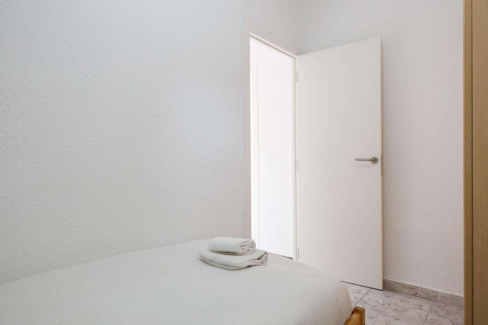 Besos - Bright Apartment Close To Congress & Port Sant Adria de Besos Exterior foto